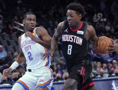 又见绝平！密尔沃基雄鹿与俄克拉荷马城雷霆鏖战至终场，高芙读秒救主的简单介绍