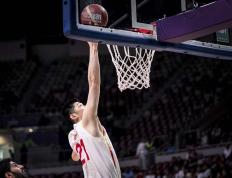 年终总决赛八强战对决在即！金州勇士演练定位球，辽宁男篮密集防守应对的简单介绍