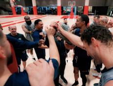  哈登状态火爆，钻石联赛四强战对阵密尔沃基雄鹿，洛杉矶湖人力争连败